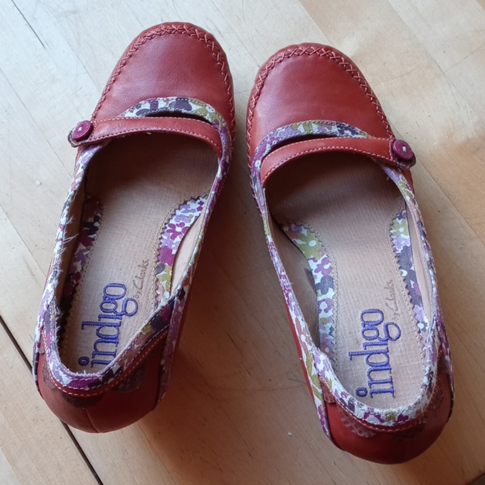 New no tags. Cute Indigo Clarks. Size 6